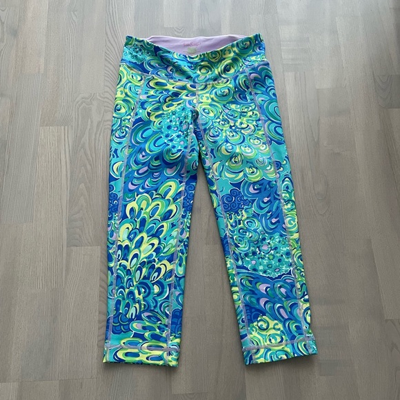 Lilly Pulitzer “Lagoon” Pastel Mermaid Vibes Capri Yoga / Sport Leggings - Picture 2 of 6